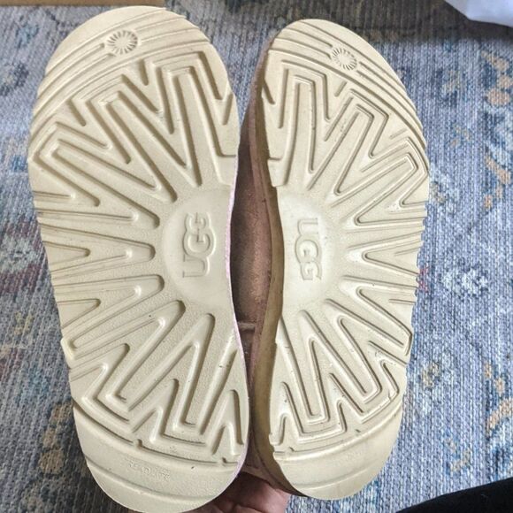 UGG | Kid's Classic II Metallic Glitter Boots In Pink - Picture 7 of 9